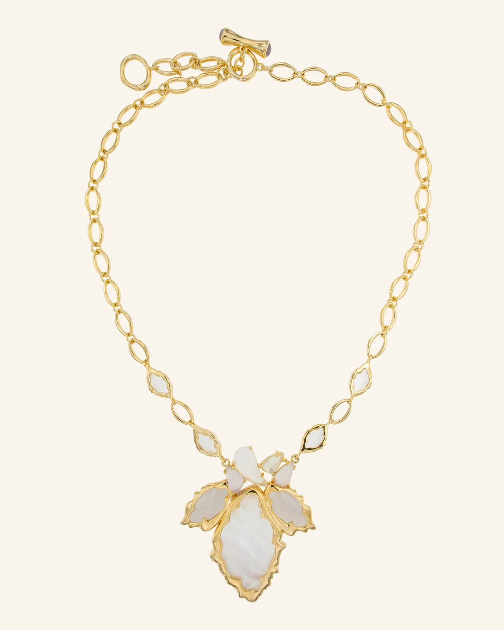 Collar Borneo con madreperla blanca y cuarzo