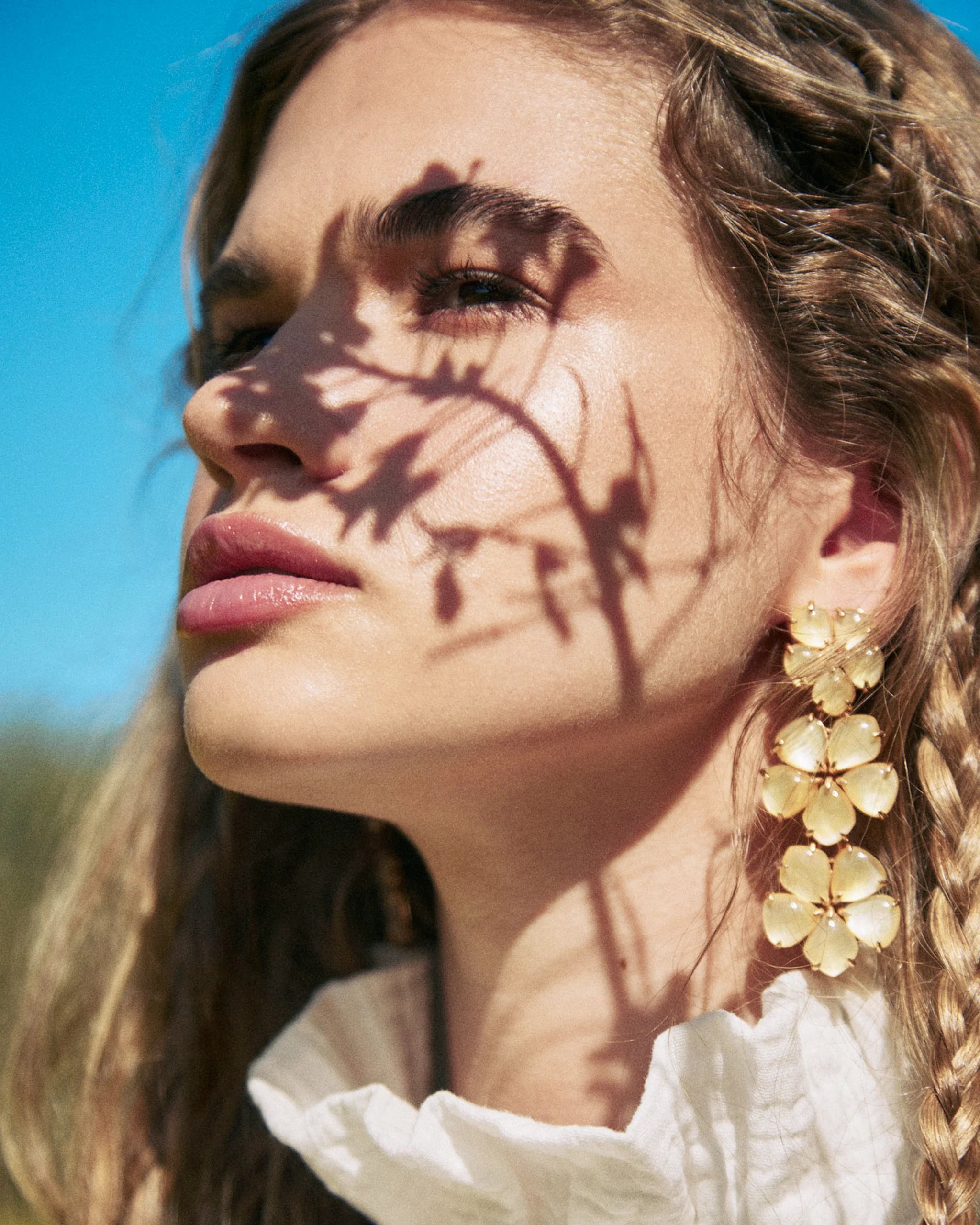 Pendientes Hibiscus Madreperla Dorada