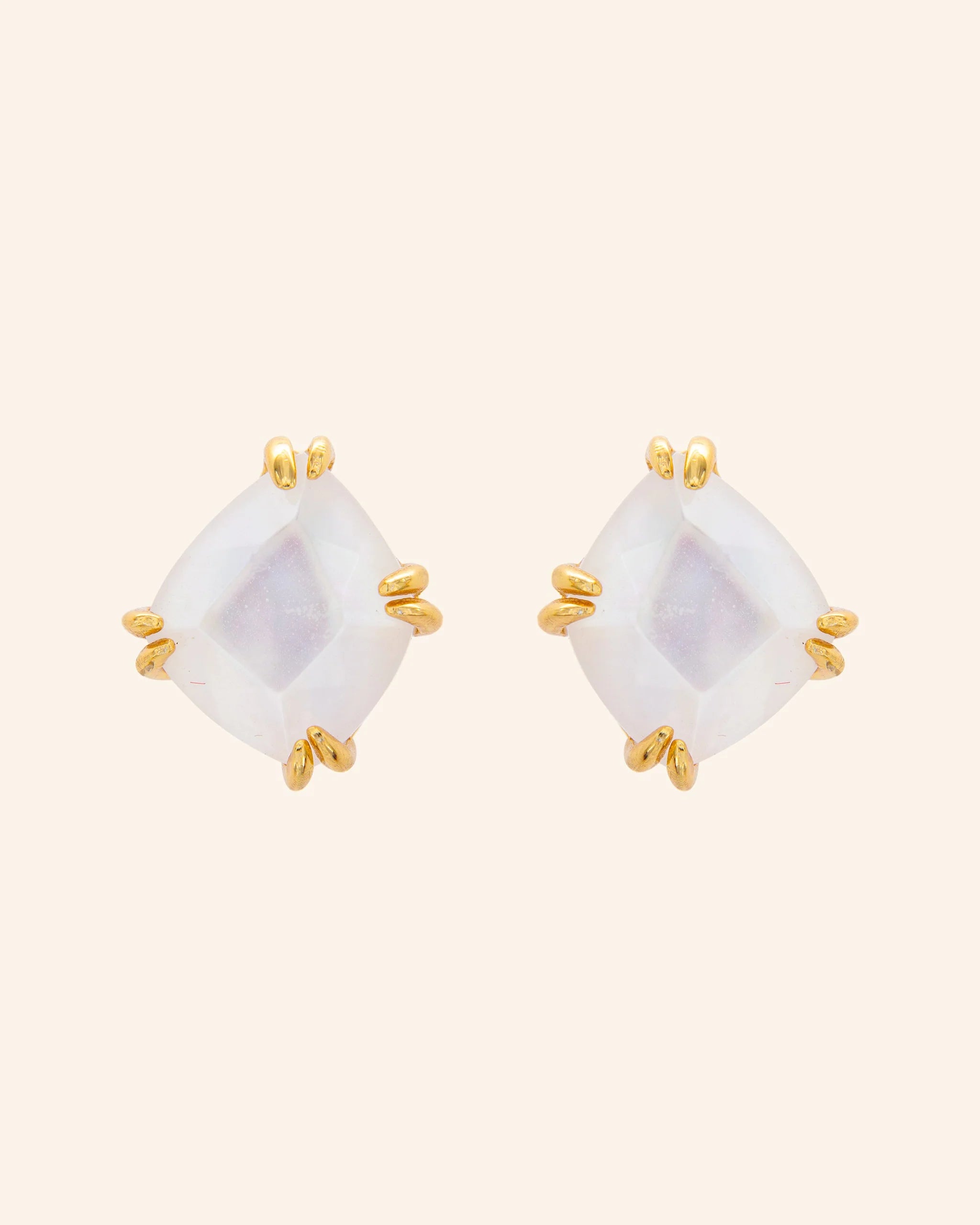 PRE ORDER Pendientes Candy Tail con madreperla blanca y cuarzo incoloro