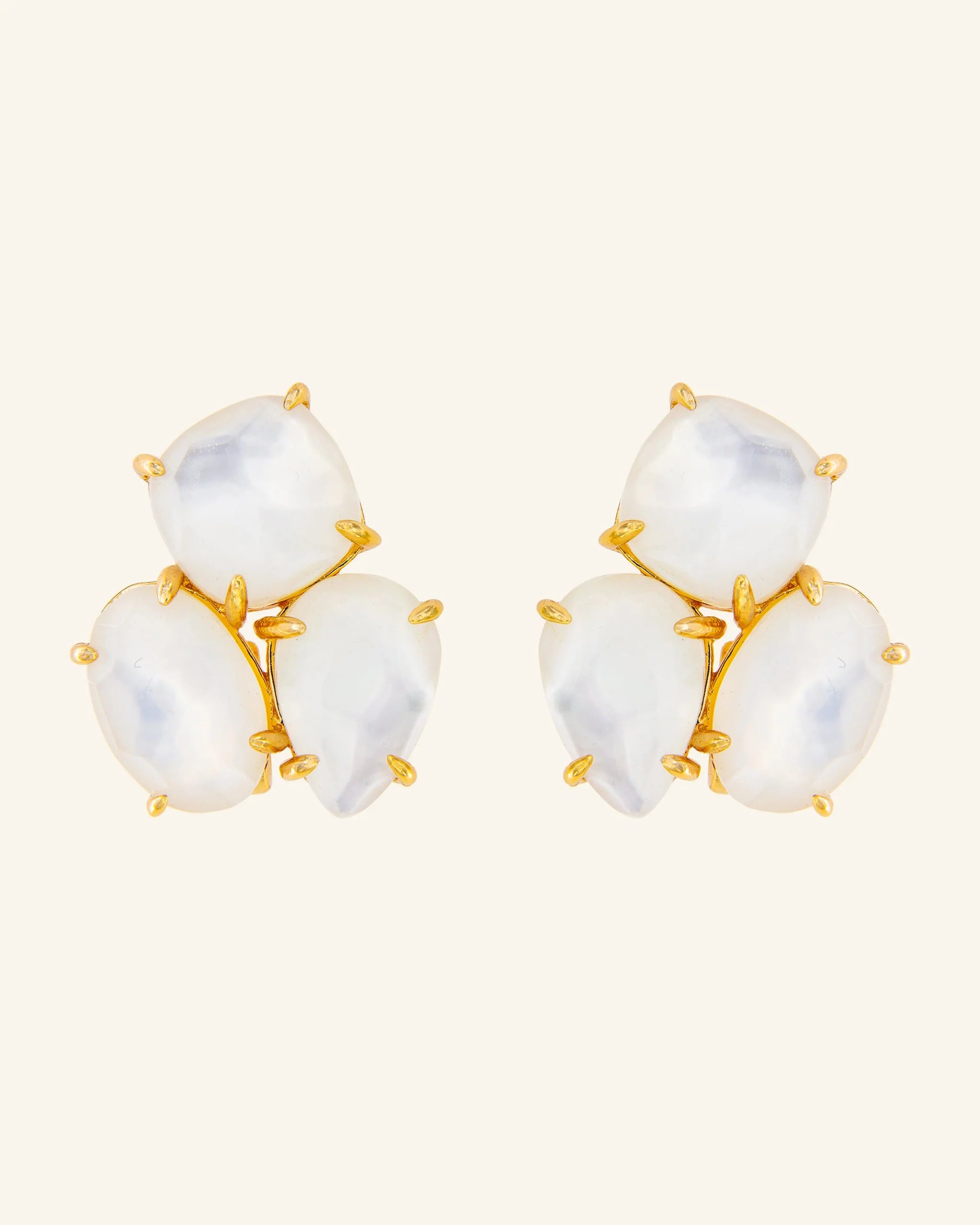 PRE ORDER Pendientes Kraz con madreperla blanca y cuarzo incoloro