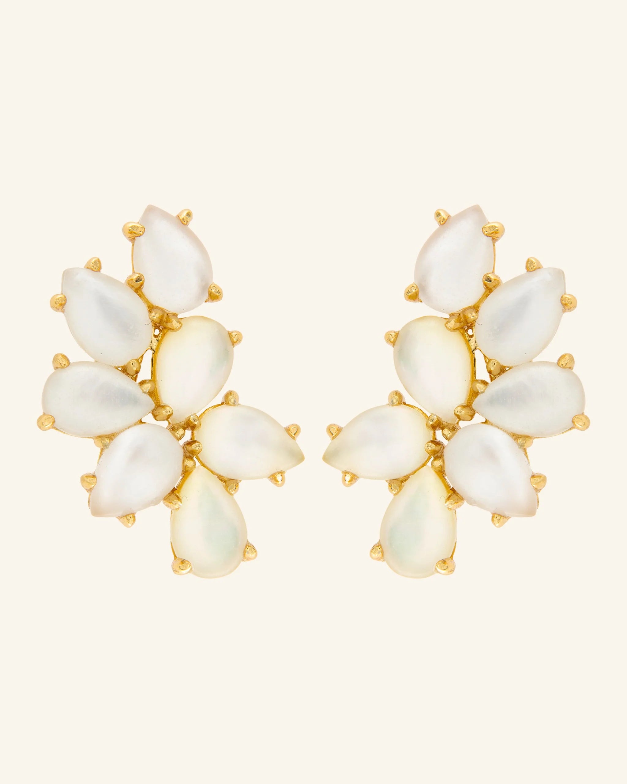 PRE ORDER Pendientes Nest Madreperla Blanca