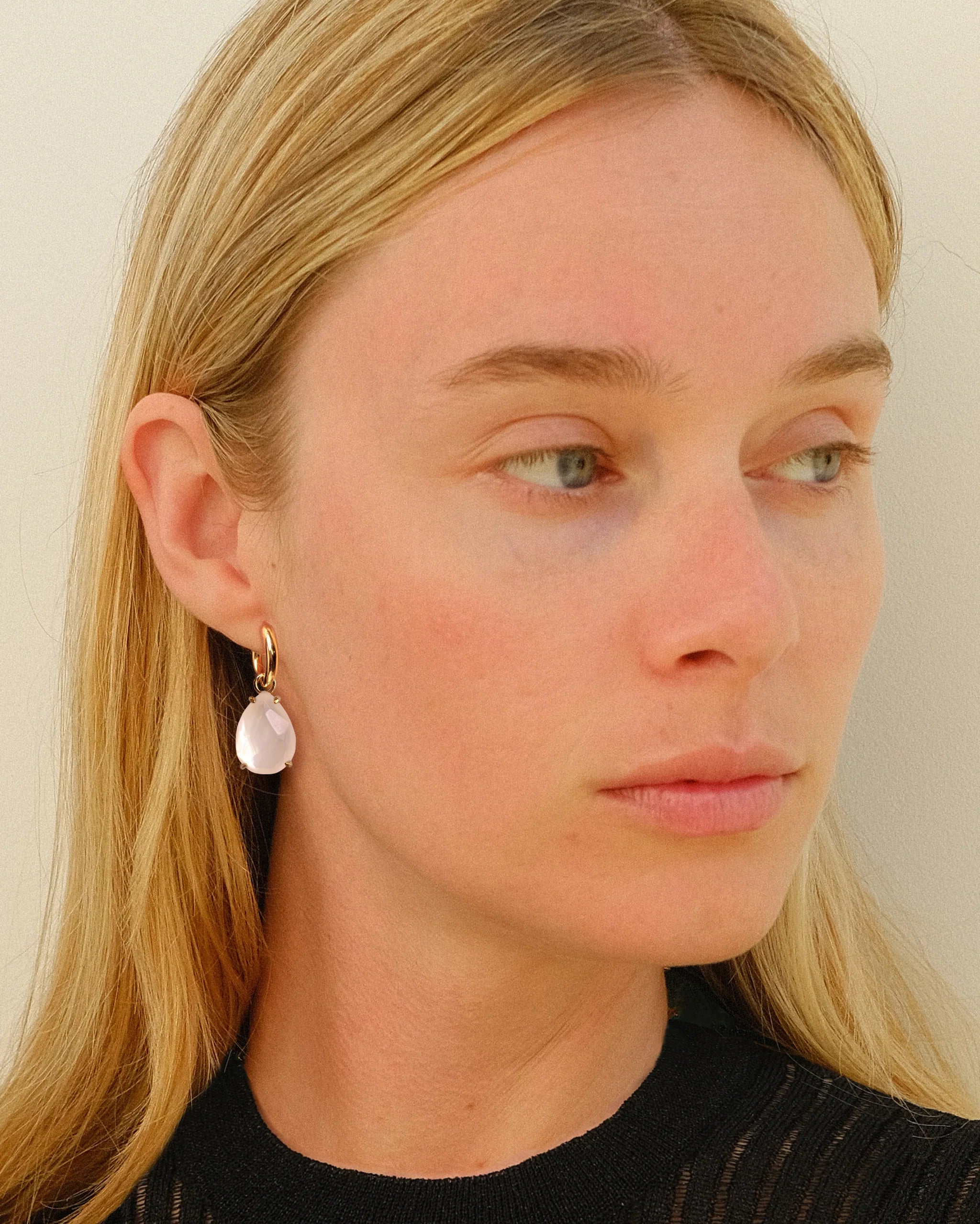 Lágrimas Kraz con madreperla blanca y cuarzo